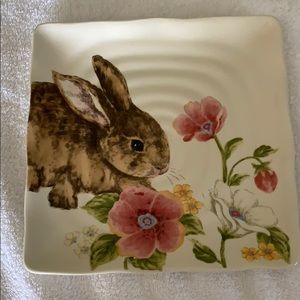 Maxcera Handcrafted Bunny Plate NWOT 9” x 9”
